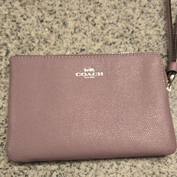 Coach Essential Small Wallet- Mauve Leather Wristlet NWOT - Picture 1 of 12